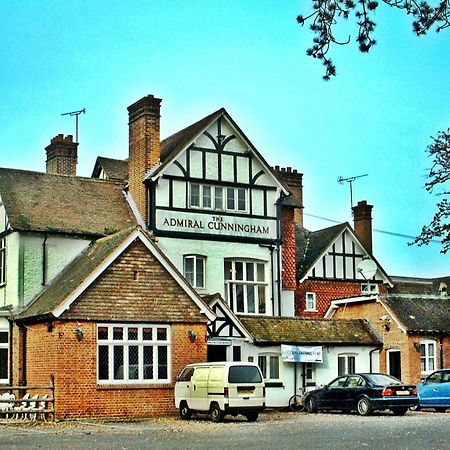 The Admiral Cunningham Hotel Брэкнэлл Экстерьер фото
